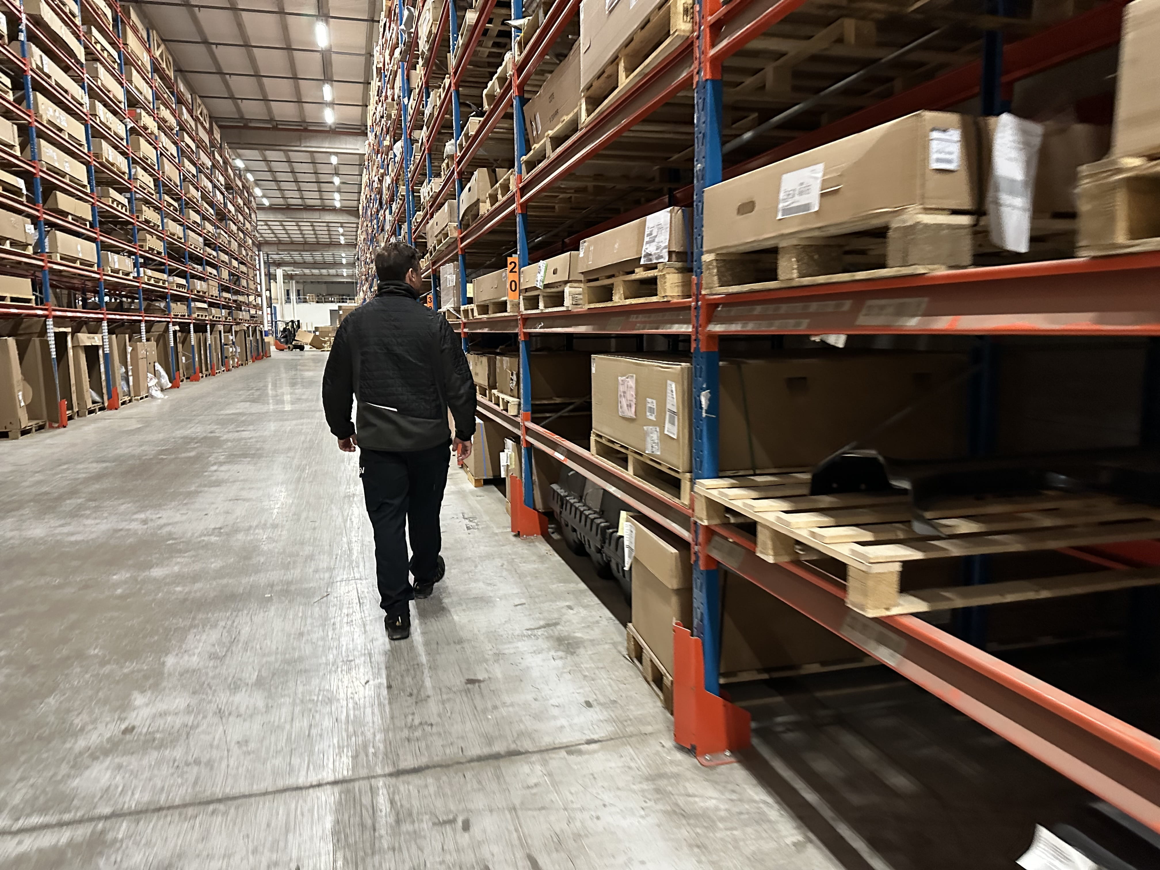 Slavko på lagret i Borås 2